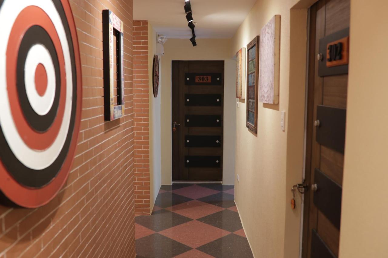 Cerca Hotel Balabag  Exteriör bild