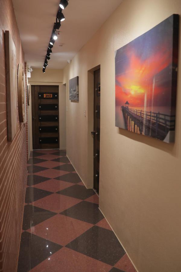 Cerca Hotel Balabag  Exteriör bild
